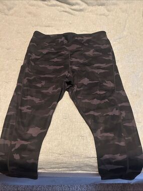 Size 2X Athleta Ultimate Camo 7/8 Tight- Style Leggings